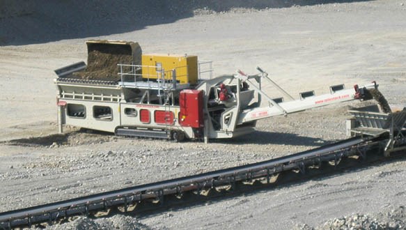 HF 1015 R reclaiming aggregate to overland conveyor